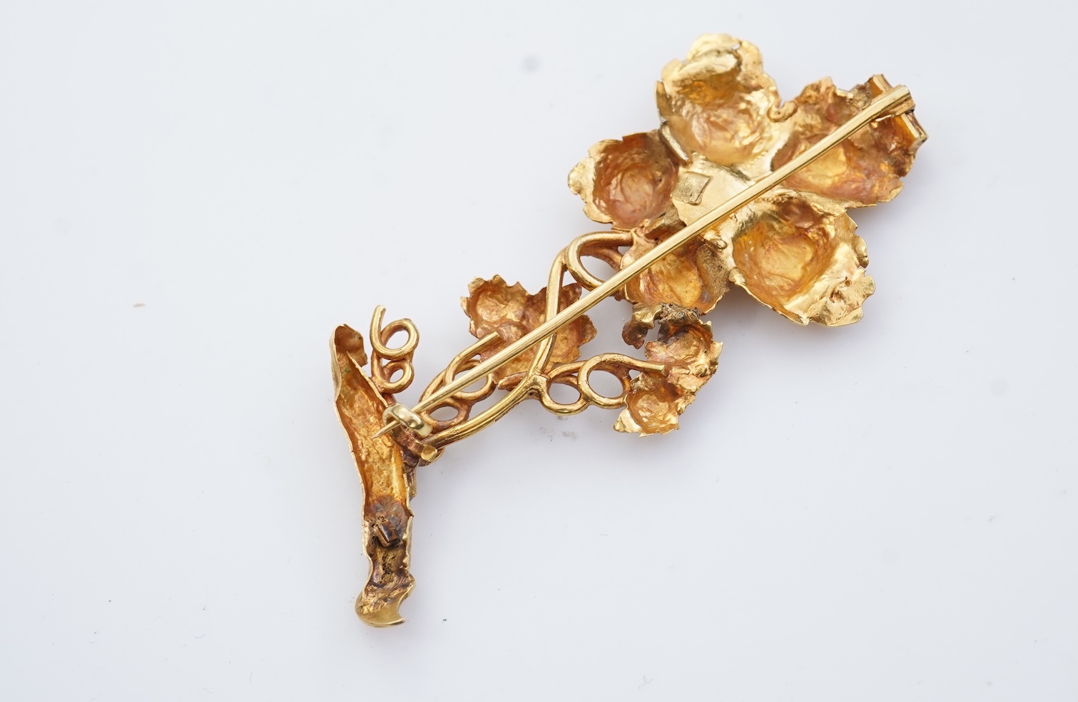 A gold brooch, circa 1840